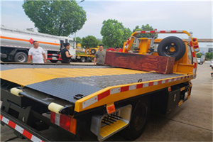 西山区附近拖车电话号码服务